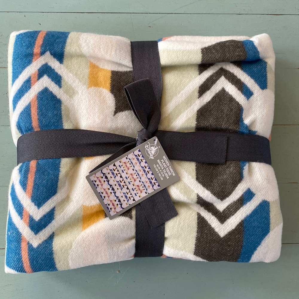 NWT Disney Woven Throw